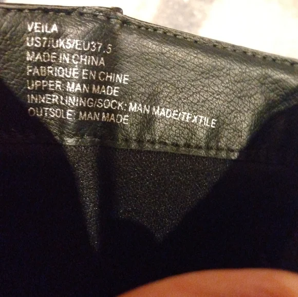 JustFab Black Booties with wooden heel size 7 - Picture 6 of 7